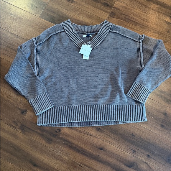 🔥NWT🔥 American Eagle Outfitters Coffee V-Neck Sweater - Picture 5 of 6